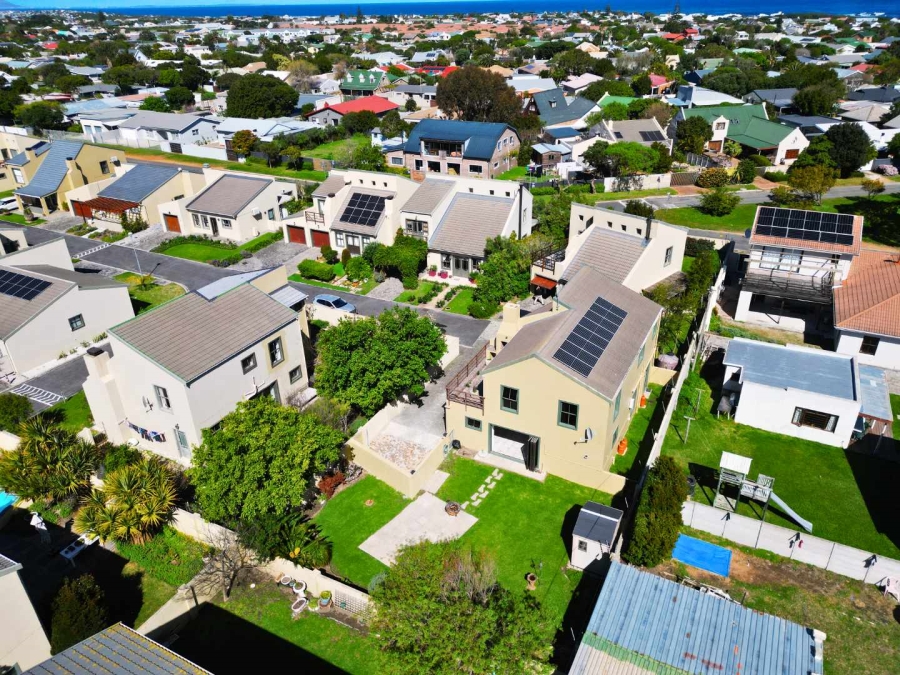 4 Bedroom Property for Sale in Sandbaai Western Cape